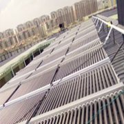 滇沐皇太阳能厂家为大理一酒店安装太阳能热水器